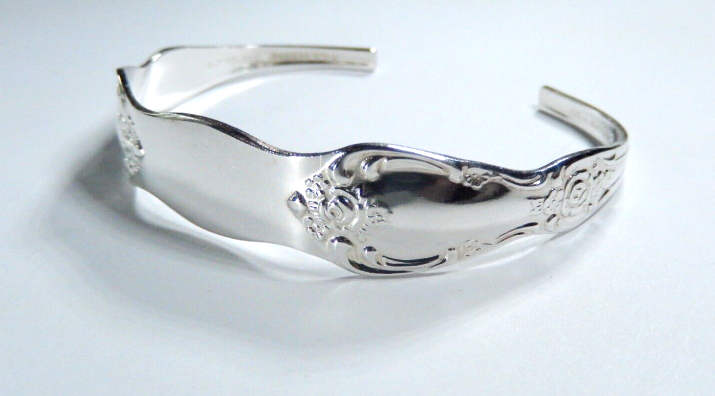 VTG W.M. A. Rogers Oneida LTD Silver Plated Floral Double Spoon Cuff Bracelet