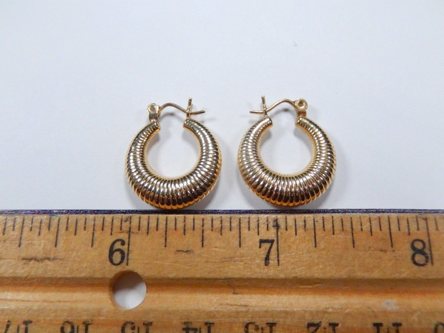 14K Yellow Gold Puffy Ribbed/Shrimp Hoop Earrings With Snap Close 7/8" x 3/4"