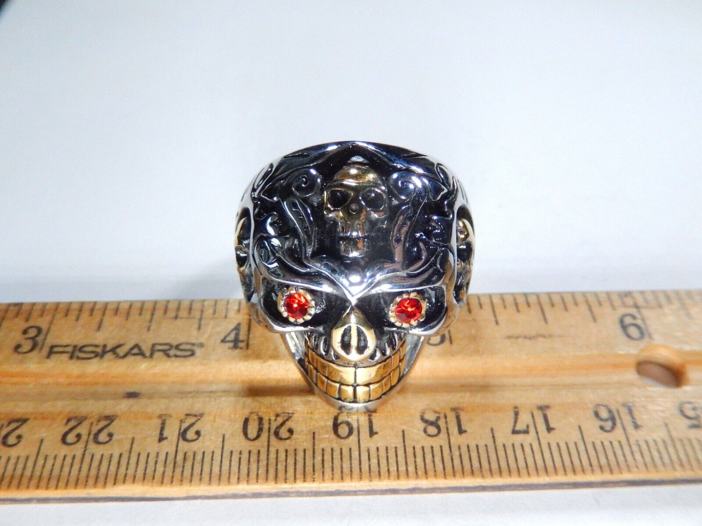 Men's Stainless Steel Skull Ring Gold Skulls and Red Eyes Size 13.5