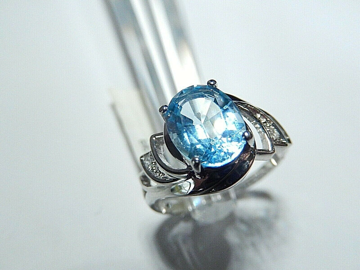 *NWT* 10K White Gold 2.00ct Blue Topaz & Diamond Solitaire Ring 8.25