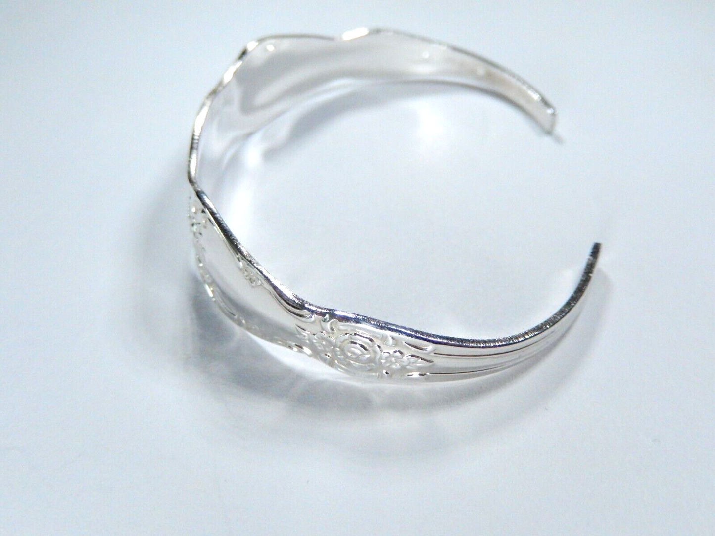 VTG W.M. A. Rogers Oneida LTD Silver Plated Floral Double Spoon Cuff Bracelet