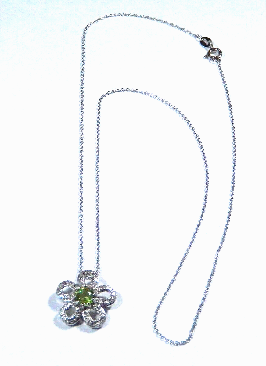 ROSS SIMONS 925 STERLING SILVER FLOWER PENDANT GREEN PERIDOT STONE  18 CHAIN