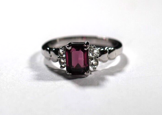 *VINTAGE* Sterling Silver Emerald Shaped Amethyst Ring Size 7.75