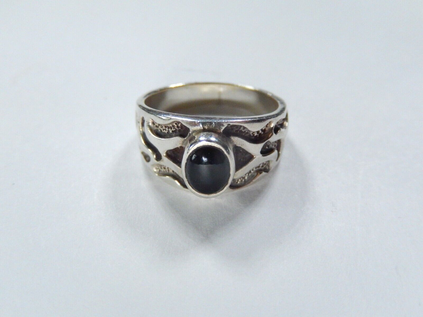 *VINTAGE*  Sterling Silver and Black Onyx Bezel Setting High Dome Ring Size 6