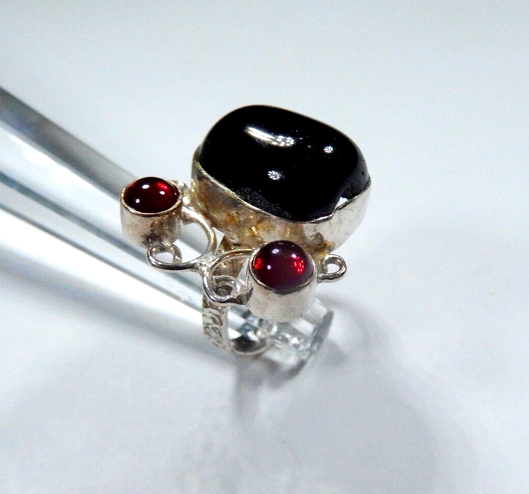 *VINTAGE*  Sterling 925 Silver Handmade Black Onyx and Garnet Ring Sz 7.5