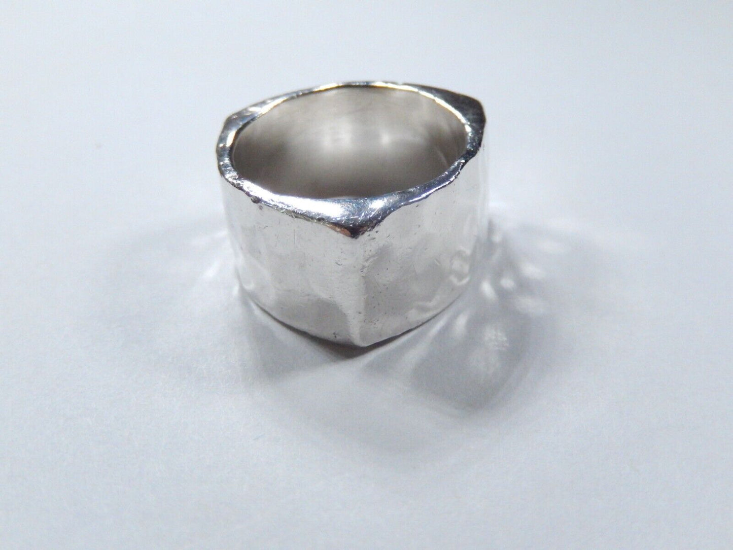 *VINTAGE* Mexican Sterling Silver Three Sided Handmade Wide Hammered Band Sz 7.5