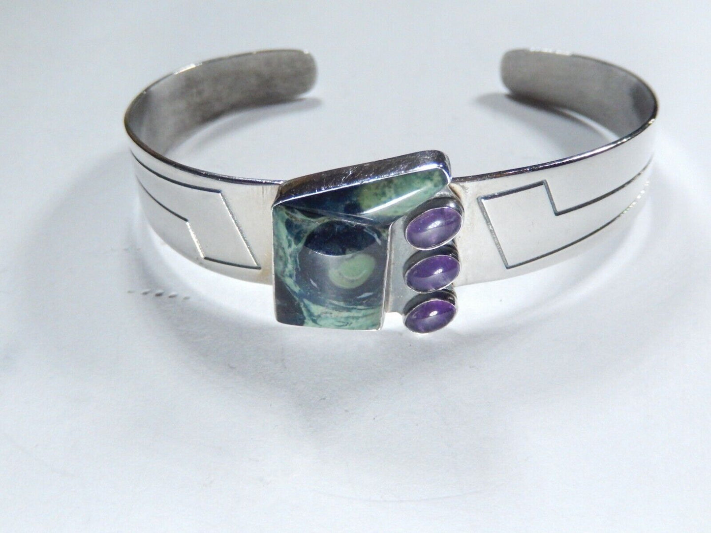 VINTAGE -  Mid-Century Modern Sterling Silver Green Agate & Amethyst Bangle 22gm