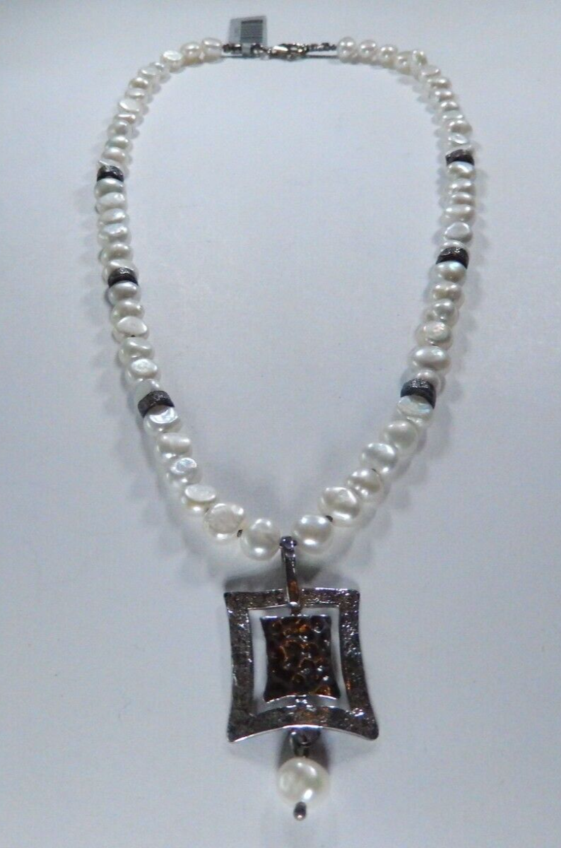 16" BUTTON PEARL NECKLACE WITH DECORATIVE STERLING SILVER PENDANT