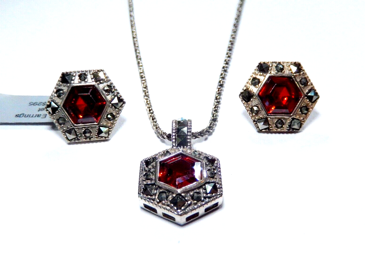 HIGH-END DESIGNER STERLING SILVER GARNET & MARCASITES PENDANT & EARRINGS SET