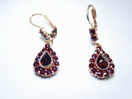 Vintage 14k Yellow Gold Natural Pear Shape Rhodolite Garnet Dangle Earrings