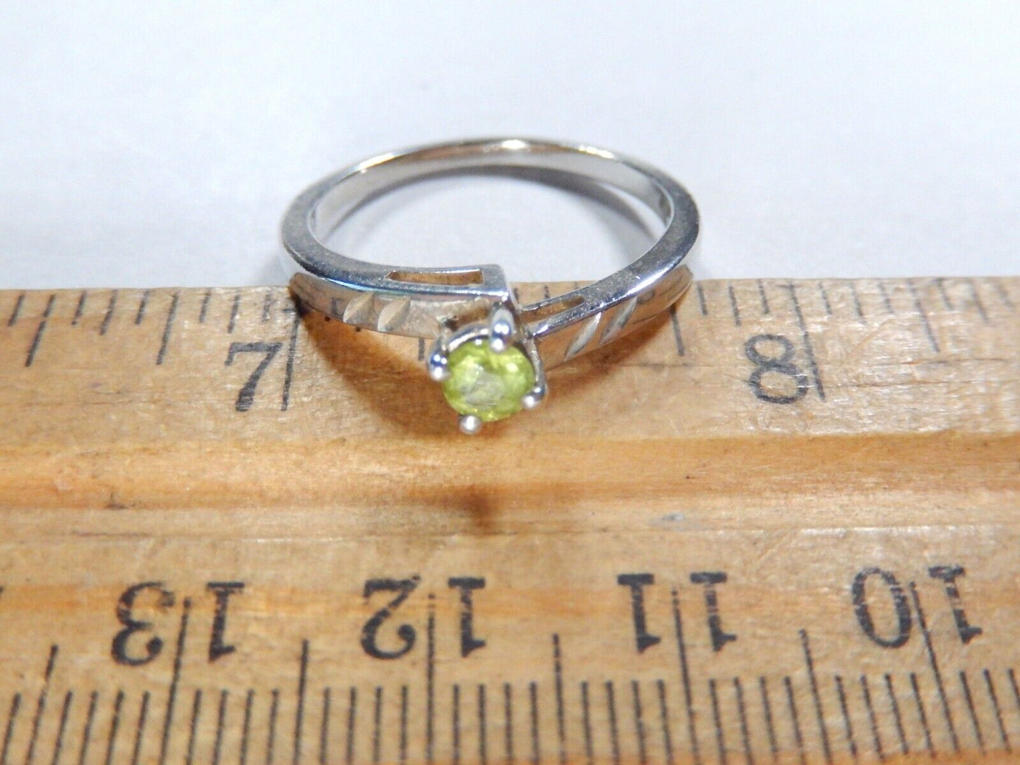 *VINTAGE* Sterling Silver Green Peridot Solitaire Ring Sz 9
