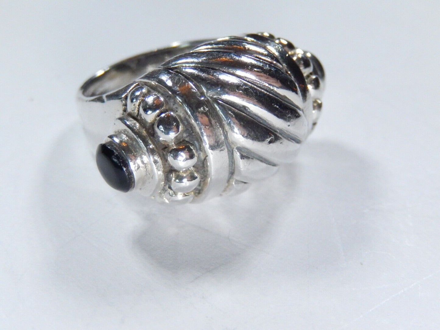 VINTAGE LARGE HEAVY BLACK ONYX STERLING SILVER 925 RIBBED RETRO RING Size 7