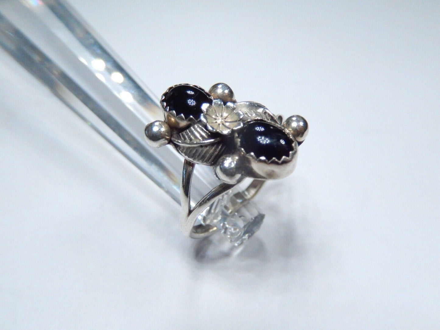 *VINTAGE*  Native American Sterling Silver Black Onyx Leaf Design Ring Sz 6.75