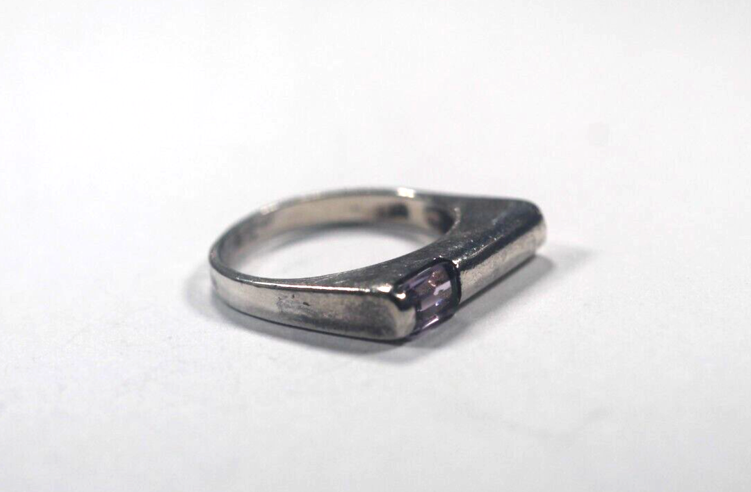 *VINTAGE*  Modern Sterling Silver Amethyst Ring in size 7.25