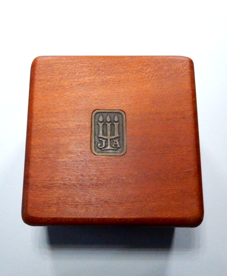 James Avery Wooden Ring Box - 2.5x2.5x2" - Rare!