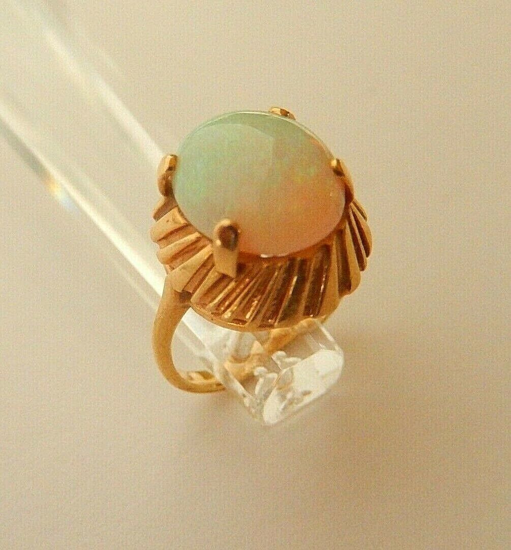 VINTAGE 14k Yellow Gold Beautiful Firey Opal Cocktail Ring Size 35