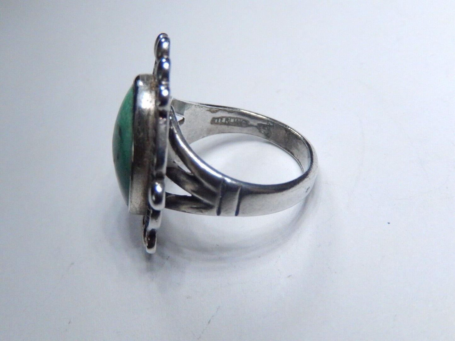 Old Navajo Green Gaspeite Gemstone Sterling Silver Native American Ring Size 5.5
