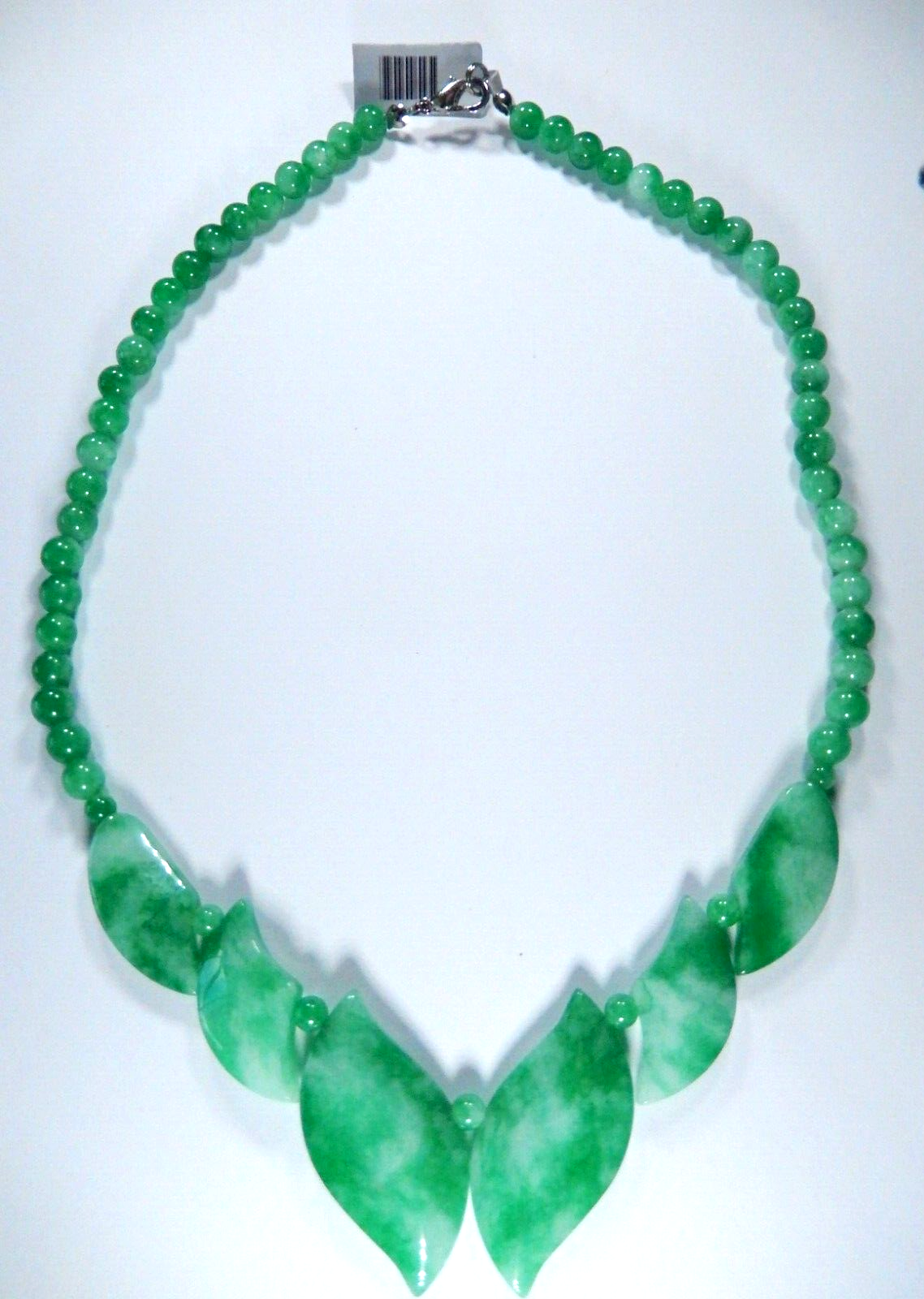 *VINTAGE*   Carved Green Jade & Round Beads 17" Necklace