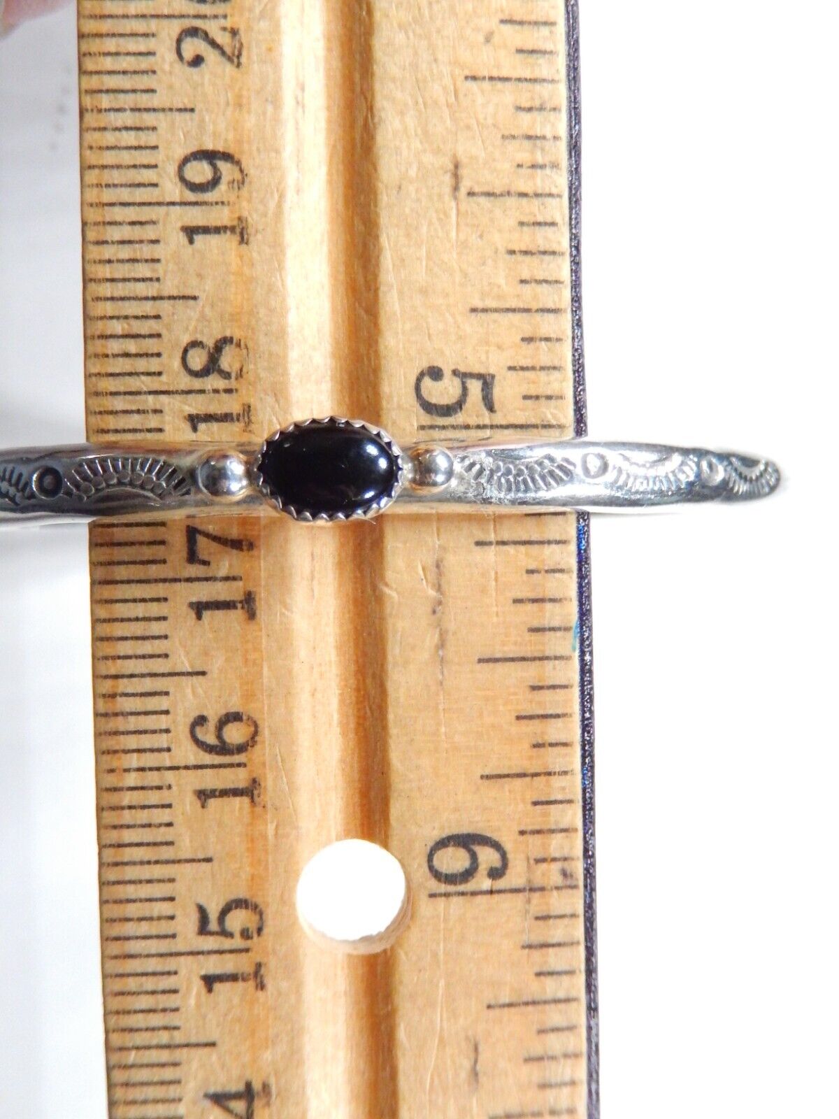 *VINTAGE*  Native American Black Onyx Hand Tooled Sterling Silver Cuff Bracelet