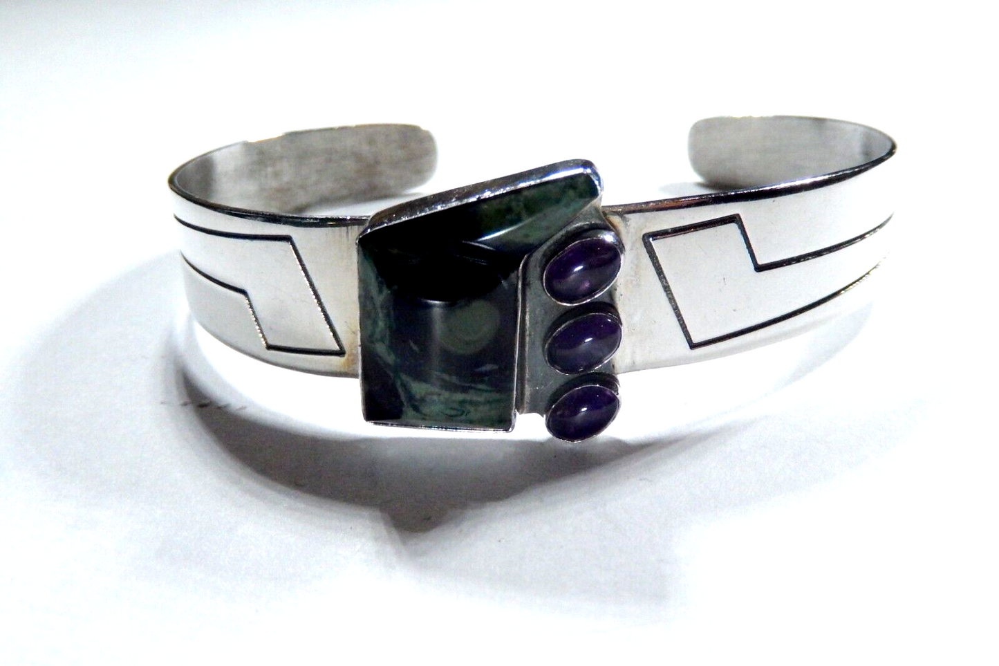 VINTAGE -  Mid-Century Modern Sterling Silver Green Agate & Amethyst Bangle 22gm