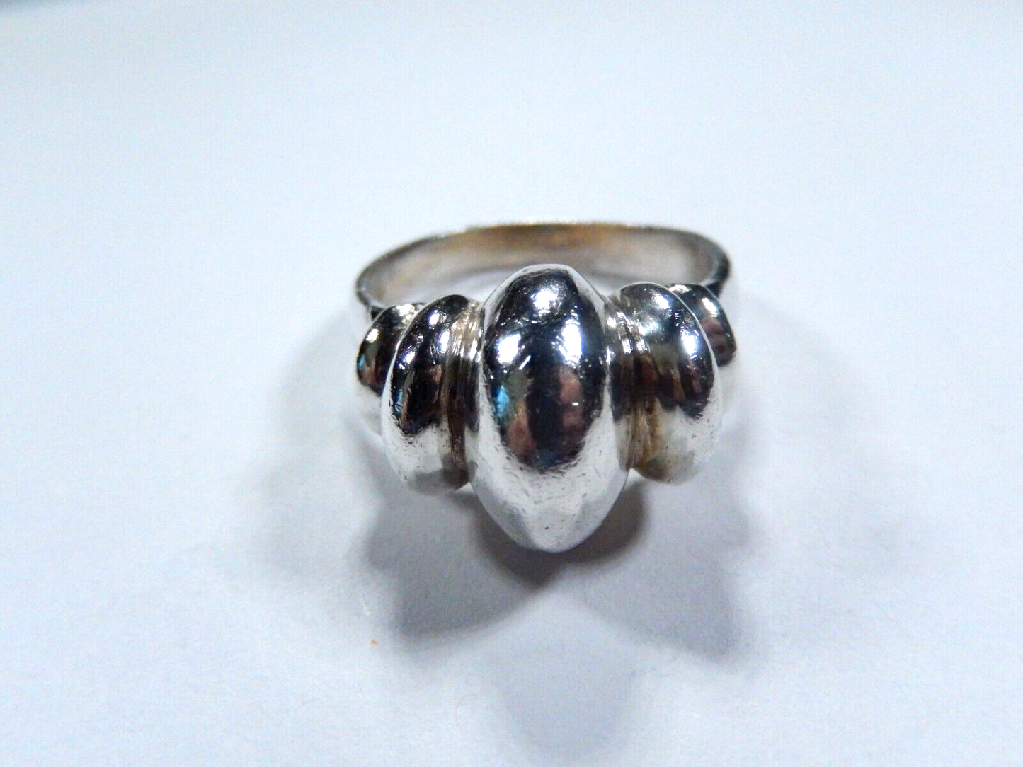 *VINTAGE*  Stunning Sterling Silver 925 Ribbed/Scalloped Dome Ring 8.1g Size 8.5
