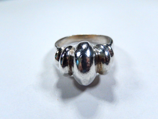 *VINTAGE*  Stunning Sterling Silver 925 Ribbed/Scalloped Dome Ring 8.1g Size 8.5