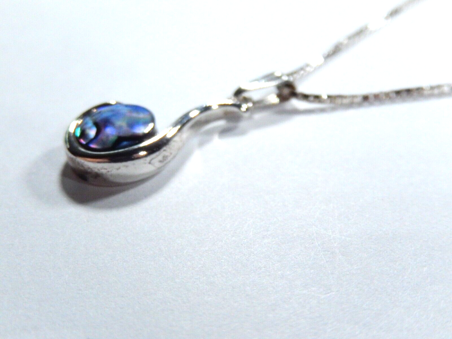 VINTAGE - Sterling Silver Abalone Shell Designed Round Pendant w/16" chain