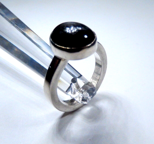 *VINTAGE*  Black Onyx Oval Shaped Stone with Thick Sterling Silver Band Sz 7.5