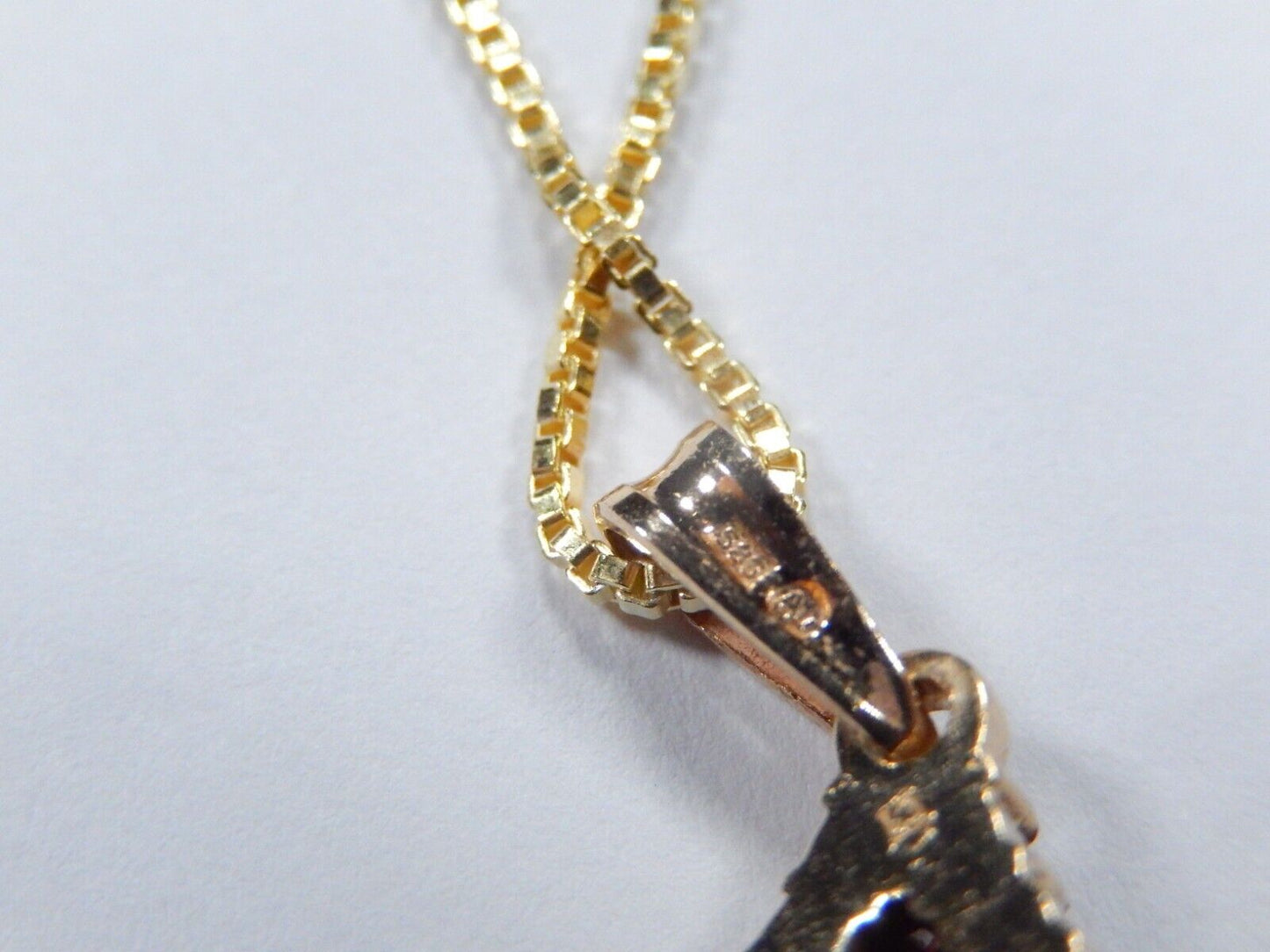 VINTAGE - 14K Solid Yellow Gold Teardrop/Pear Shape Garnet Pendant w/18" Chain