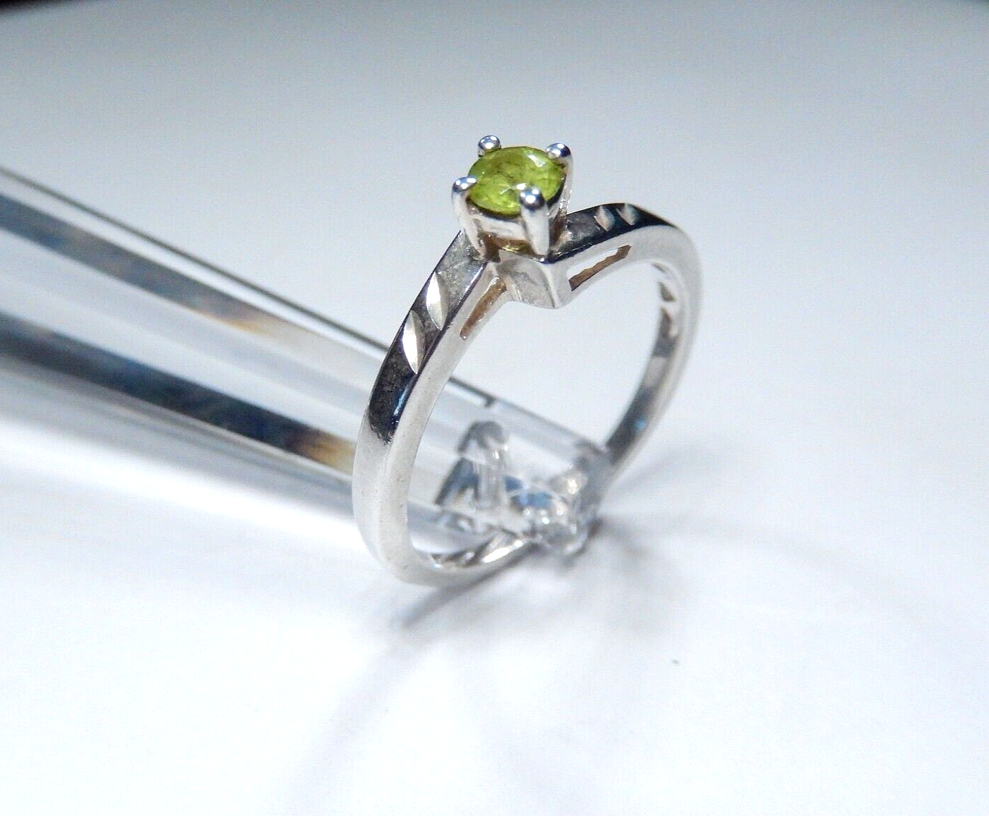 *VINTAGE* Sterling Silver Green Peridot Solitaire Ring Sz 9