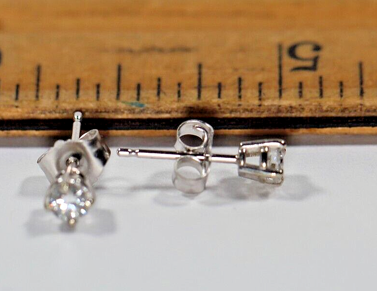 *New!! Solid 14K White Gold .21 CT TW Natural Diamond VS-1 / G-H Stud Earrings