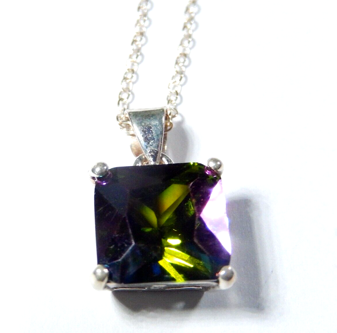 900 CT Peridot Princess Cut Solitaire Sterling Pendant w18 Chain