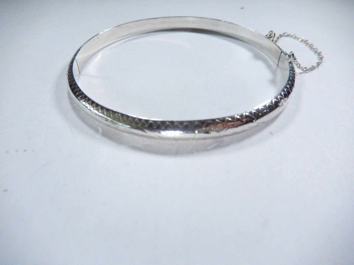 *VINTAGE*  Sterling Silver 5.0mm Etched Hinged Safety Chain Bangle Bracelet