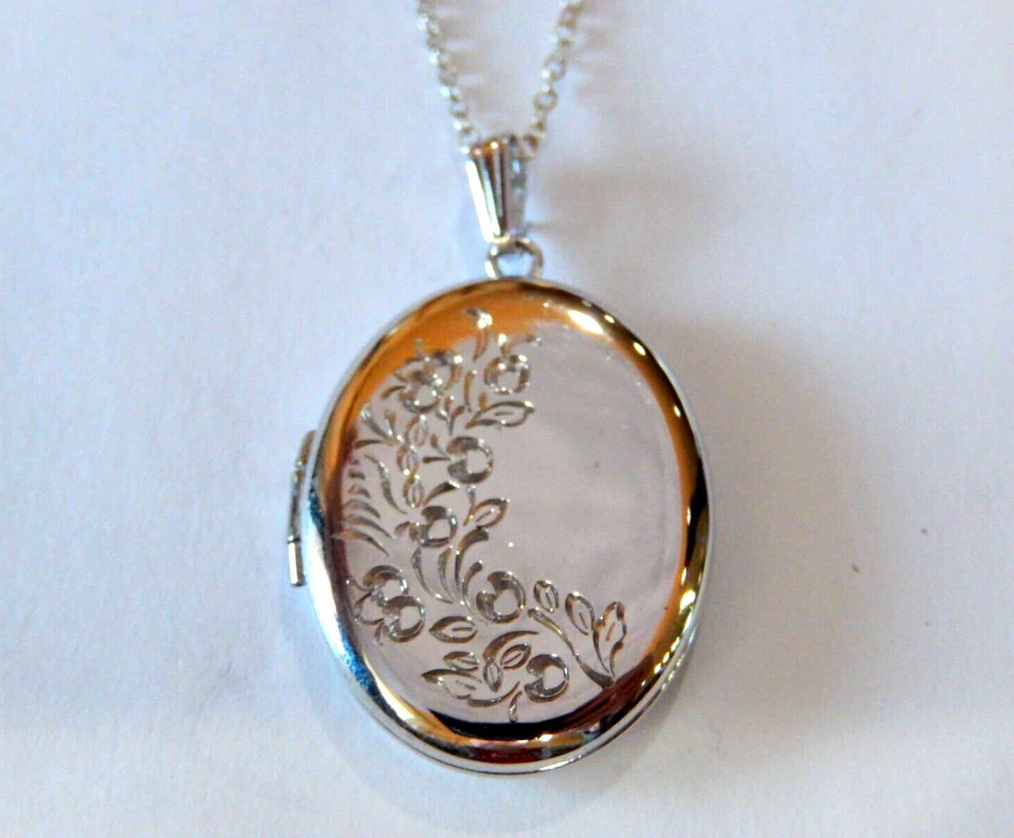 NEW Sterling Silver Vintage Floral Vine Oval Locket Pendant OPENS w18chain