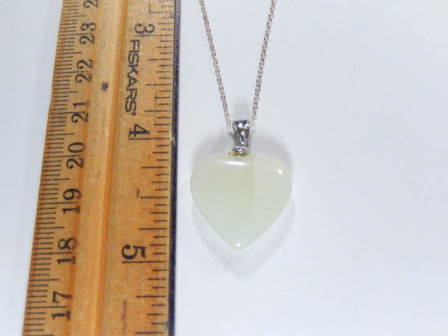 *VINTAGE*  Green Jade Sterling Silver Heart Pendent w/18" Sterling Chain