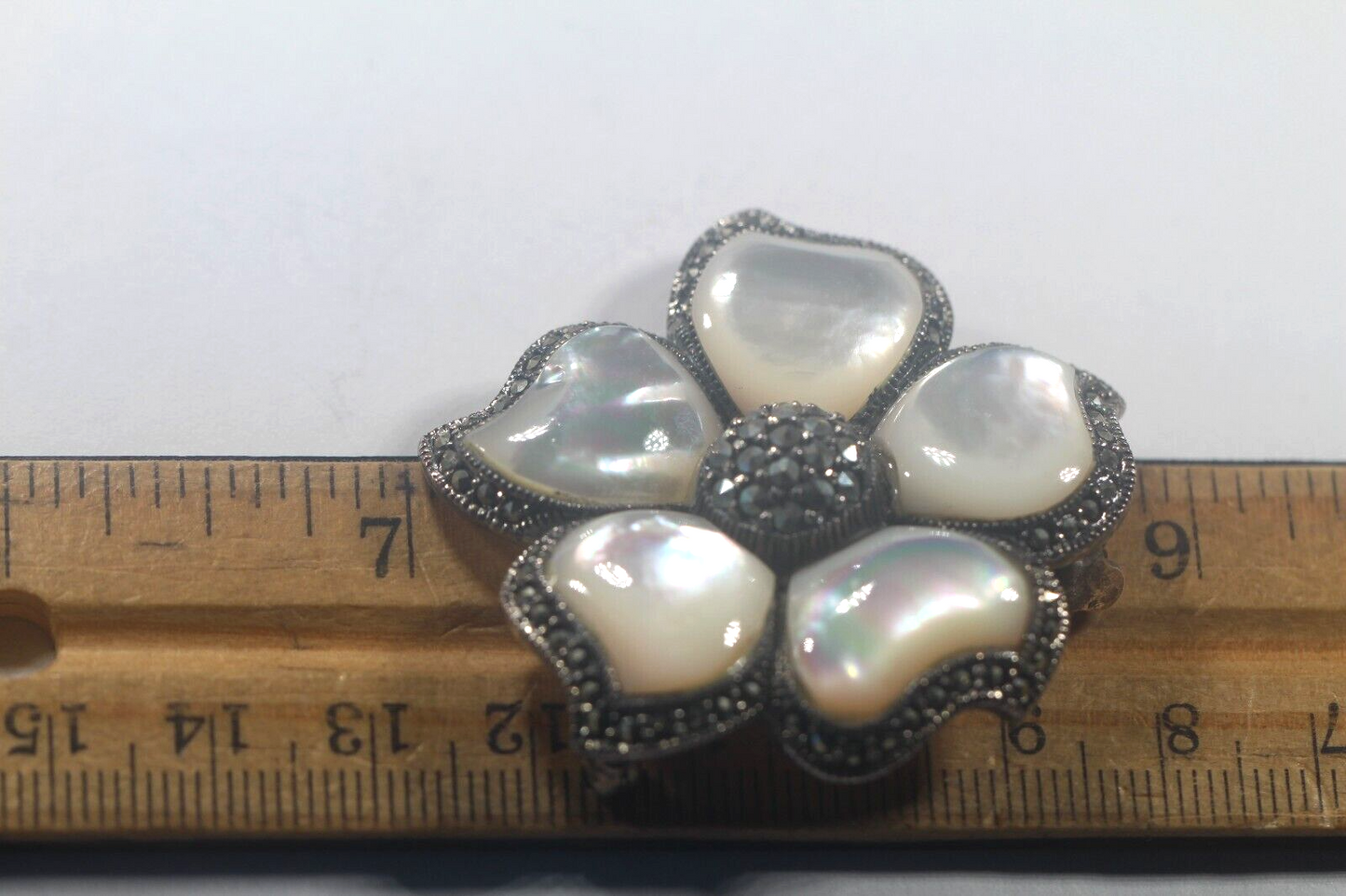 BEAUTIFUL 925 STERLING SILVER MOTHER OF PEARL AND MARCASITES FLOWER BROOCH