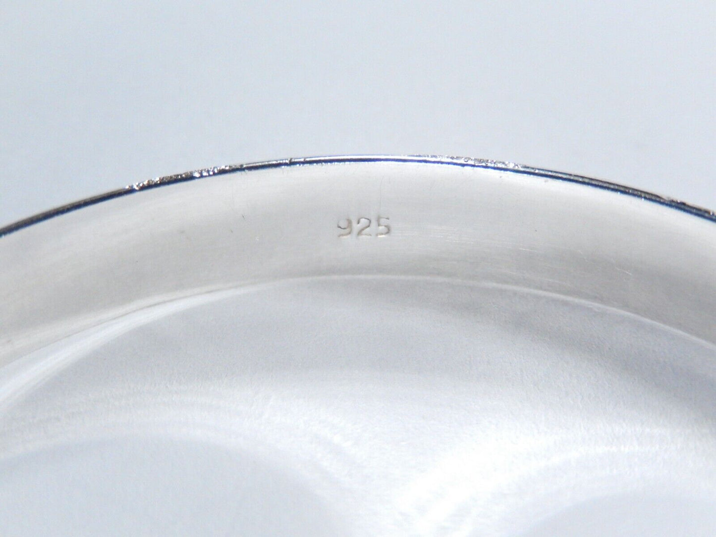 VINTAGE- 925 STERLING SILVER DIAMOND CUT ETCHED TEXTURED HINGED BANGLE BRACELET