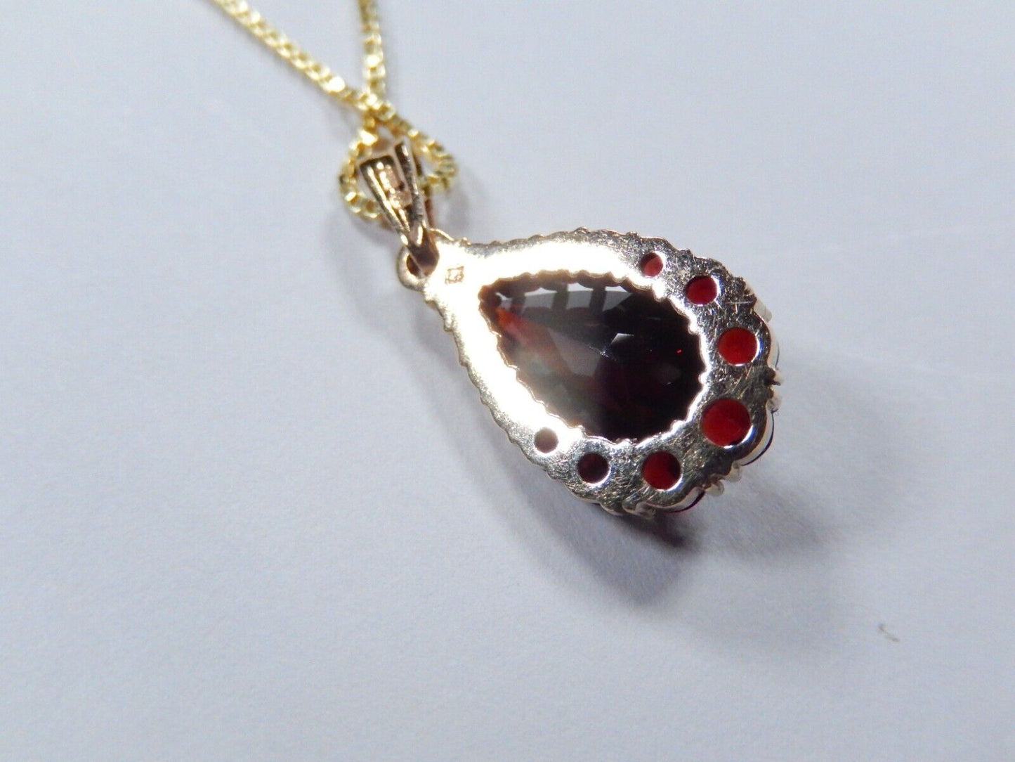 VINTAGE - 14K Solid Yellow Gold Teardrop/Pear Shape Garnet Pendant w/18" Chain