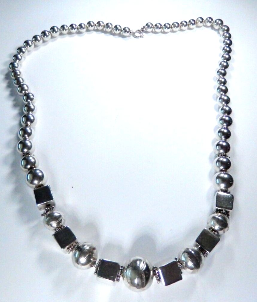 *VINTAGE* SOUTHWEST HAND TOOLED STERLING SILVER BEAD NECKLACE 22" Length