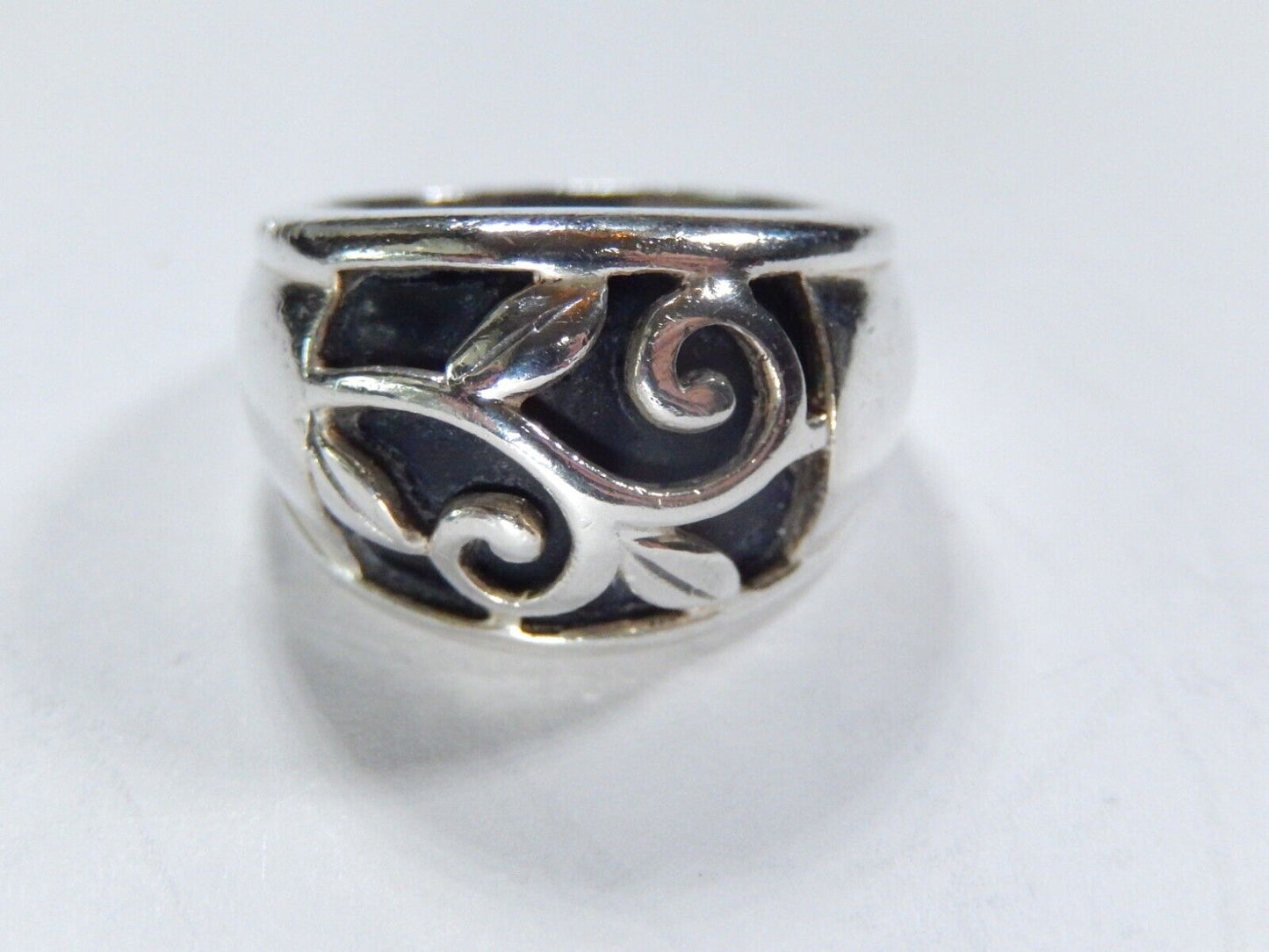 Vintage Sterling Silver Domed Tapered Band FLORAL LEAF SCROLL Ring Sz 6.75 NICE