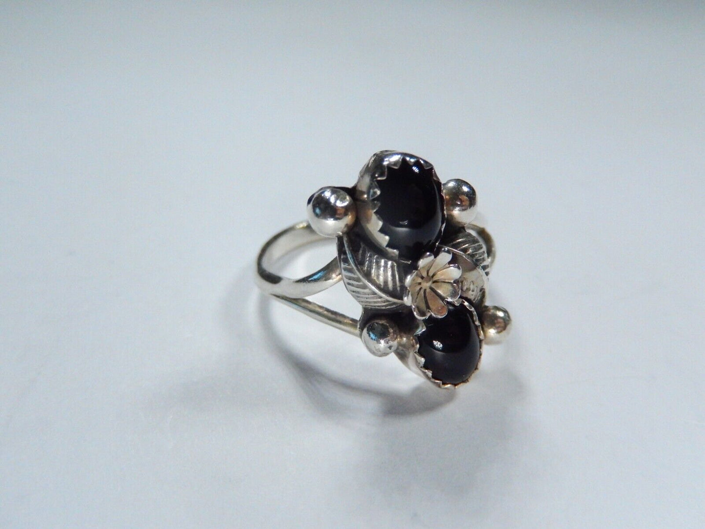 *VINTAGE*  Native American Sterling Silver Black Onyx Leaf Design Ring Sz 6.75