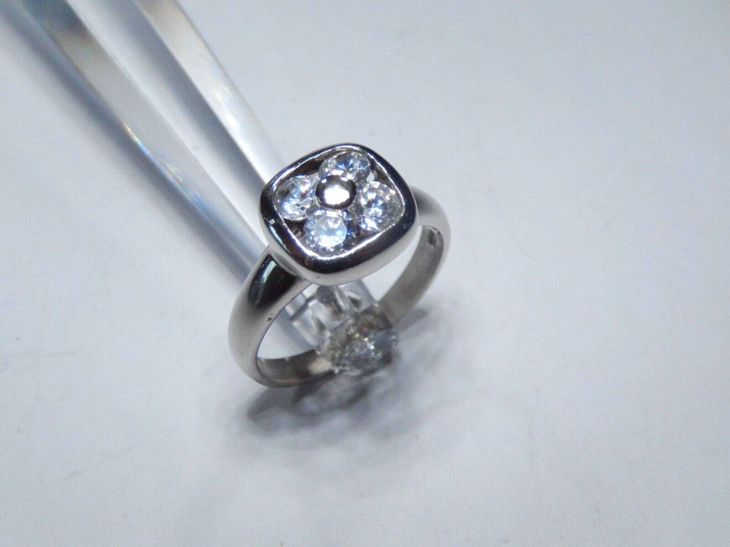 *VINTAGE* Sterling Silver Ladies Four Round Cut CZ Stones Ring