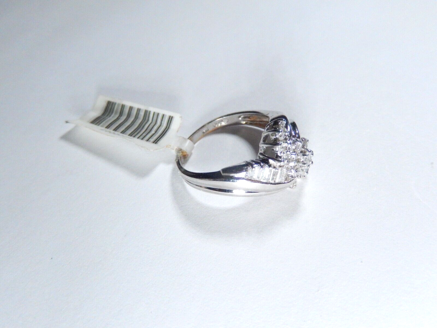VINTAGE  14K WHITE GOLD  12ct NATURAL ROUND  BAGUETTE DIAMOND  RING SIZE 65