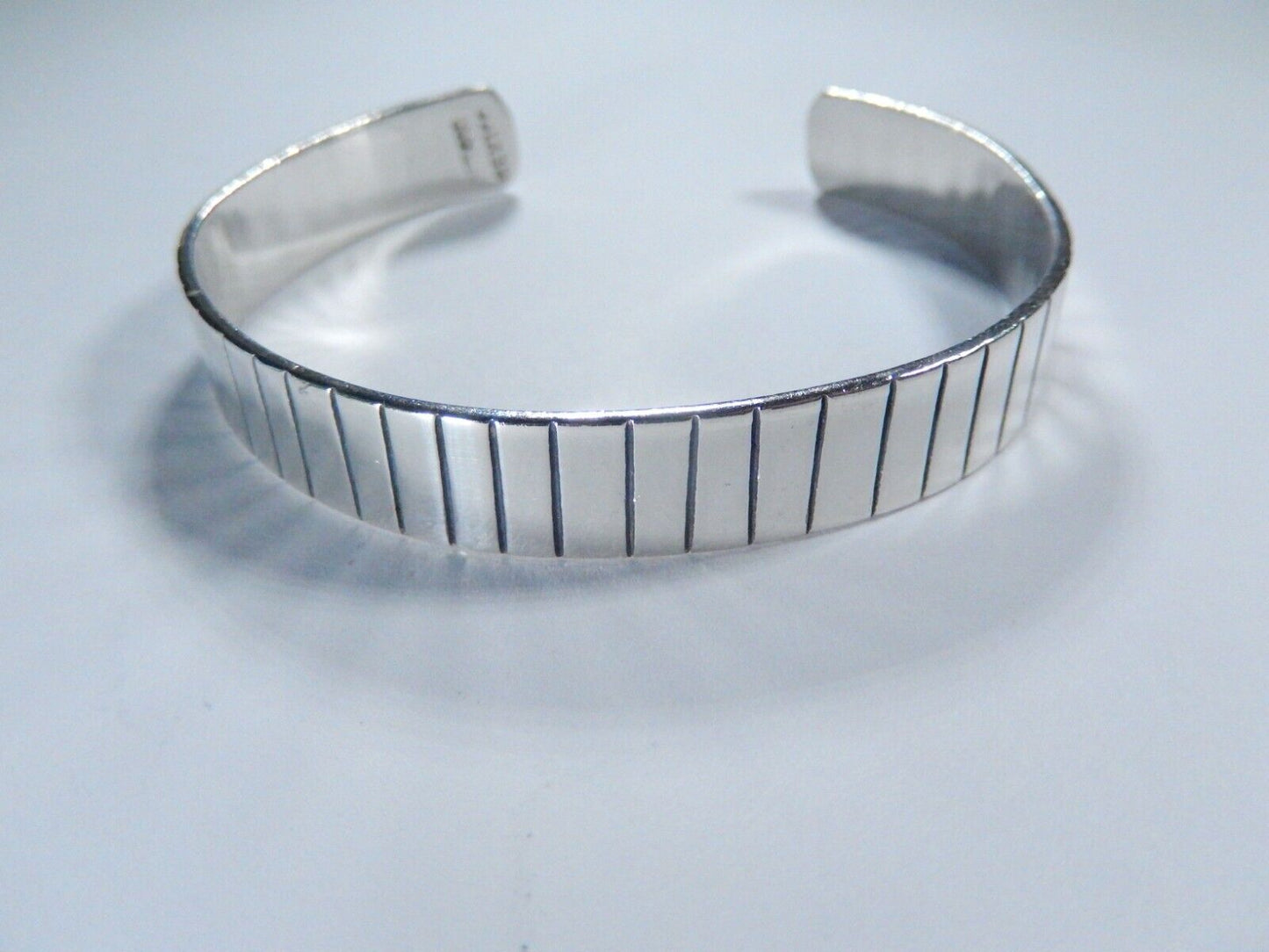 VINTAGE -  Mexico Sterling Silver 9.5mm Cuff Bracelet 20.1 Grams Size 7 Inch