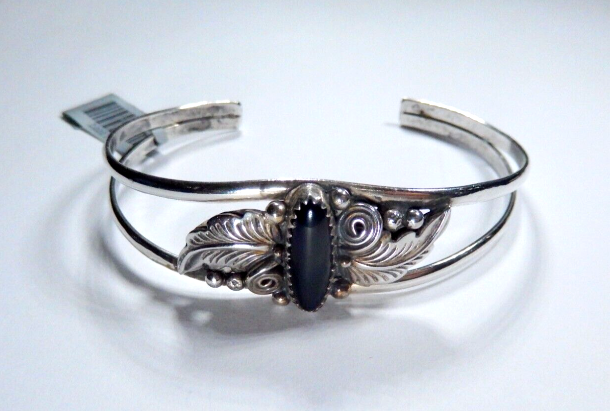*VINTAGE*  Native American Signed by Running Bear Black Onyx Stone Cuff