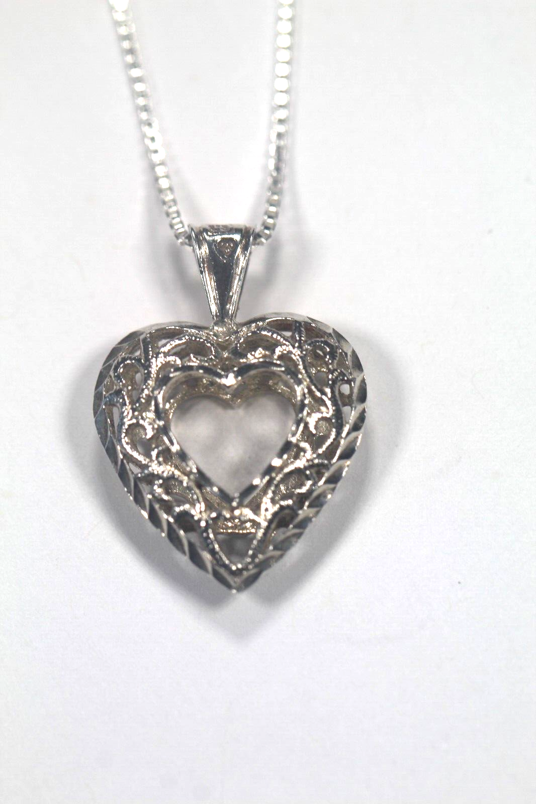 VINTAGE STERLING SILVER FILIGREE HEART PENDANT W/20" BOX CHAIN