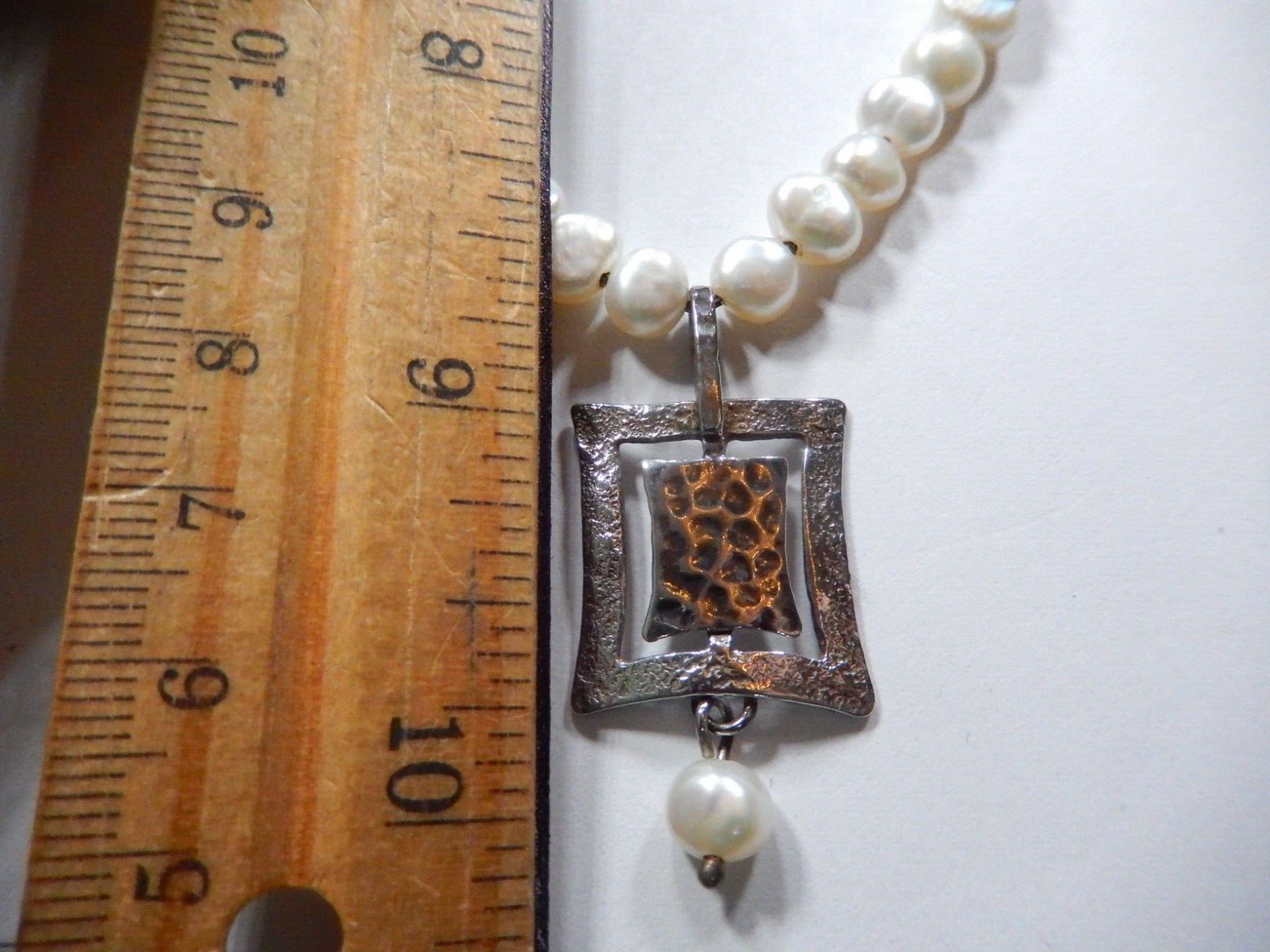 16" BUTTON PEARL NECKLACE WITH DECORATIVE STERLING SILVER PENDANT