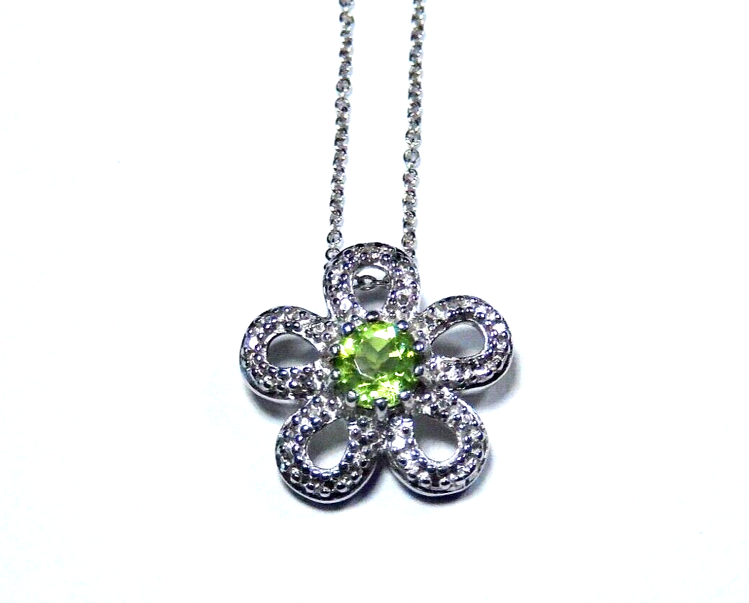 ROSS SIMONS 925 STERLING SILVER FLOWER PENDANT GREEN PERIDOT STONE  18 CHAIN