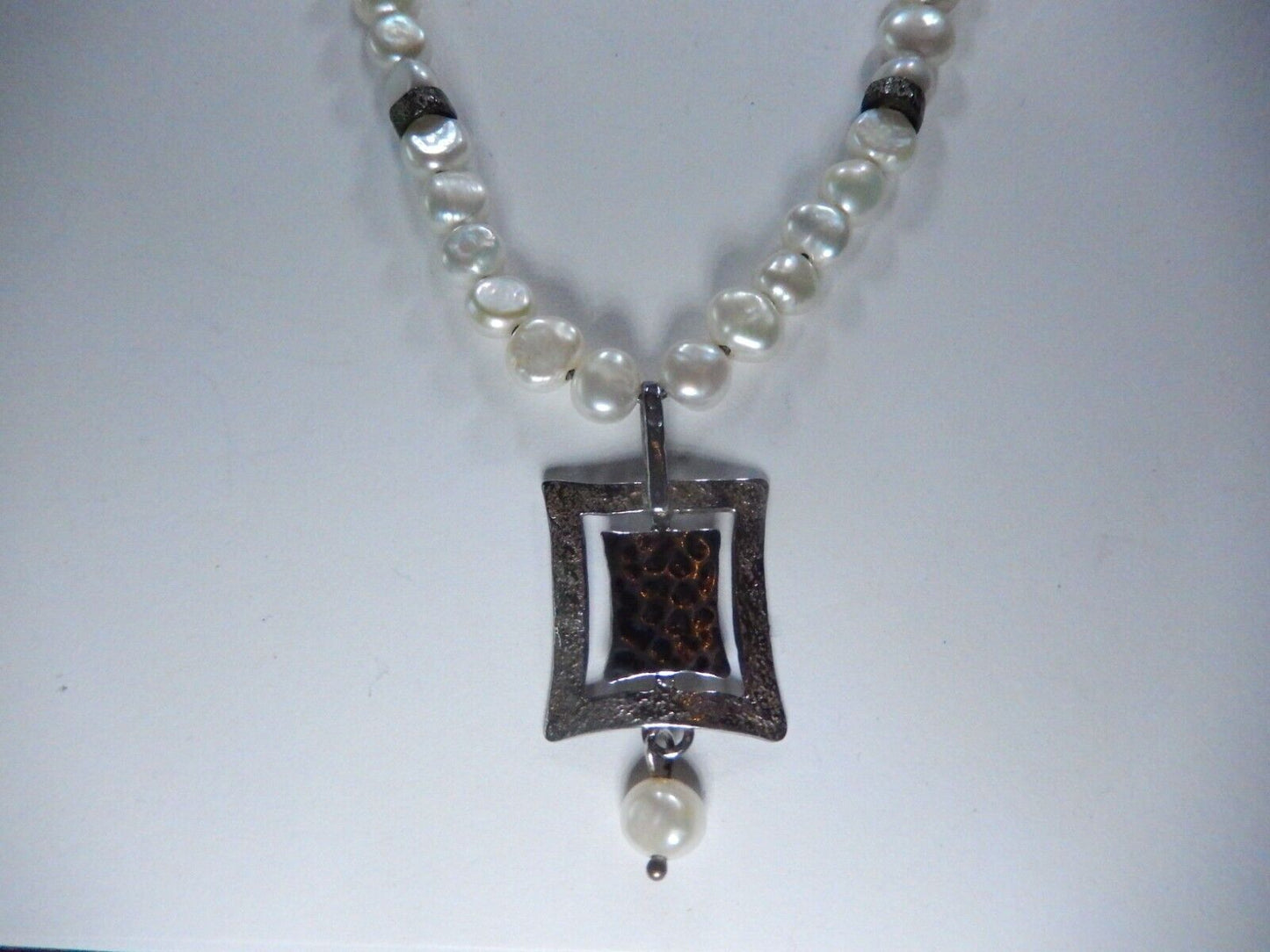 16" BUTTON PEARL NECKLACE WITH DECORATIVE STERLING SILVER PENDANT