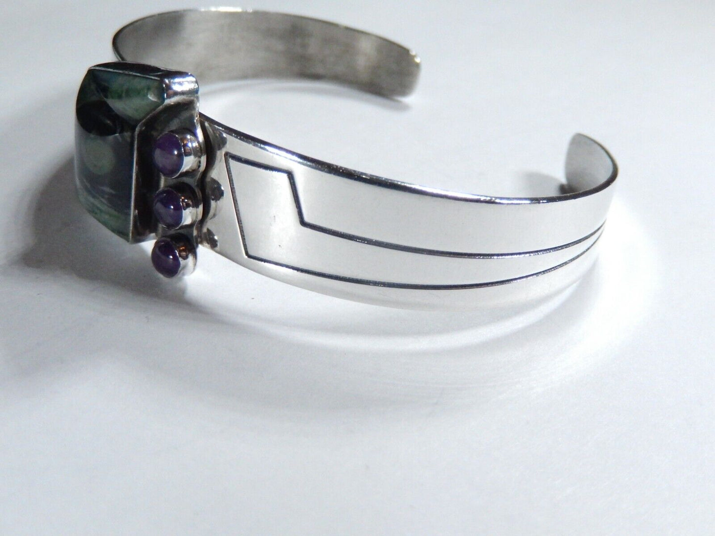VINTAGE -  Mid-Century Modern Sterling Silver Green Agate & Amethyst Bangle 22gm